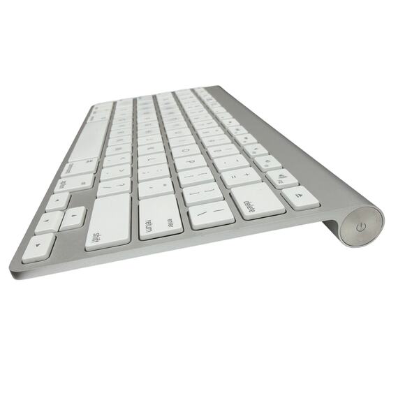 Apple Wireless Keyboard A1314 Bluetooth Silver/White – Tested Working - Picture 2 of 7